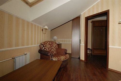 Гостиница Купеческий клуб Бор-120