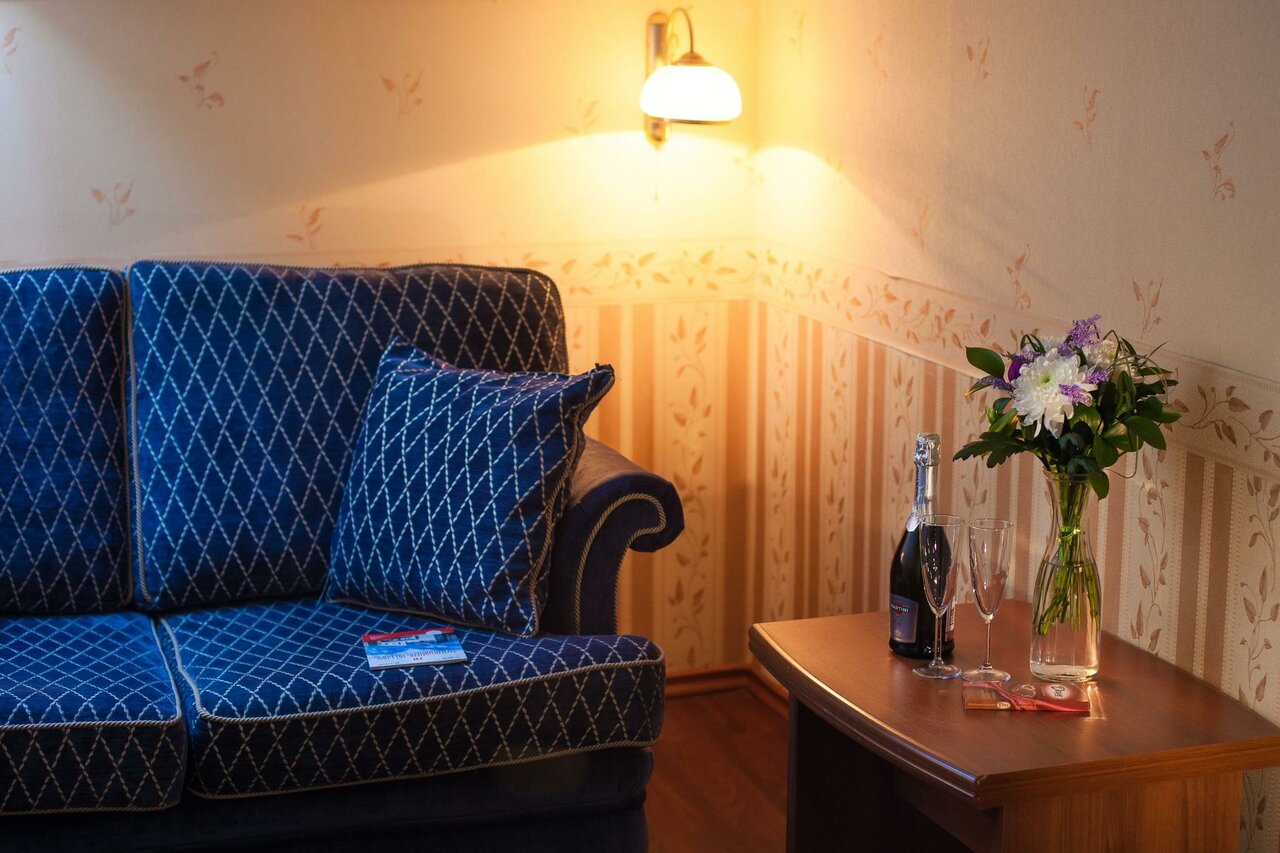 Гостиница Купеческий клуб Бор-143