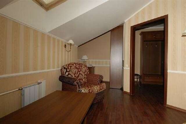 Гостиница Купеческий клуб Бор-119