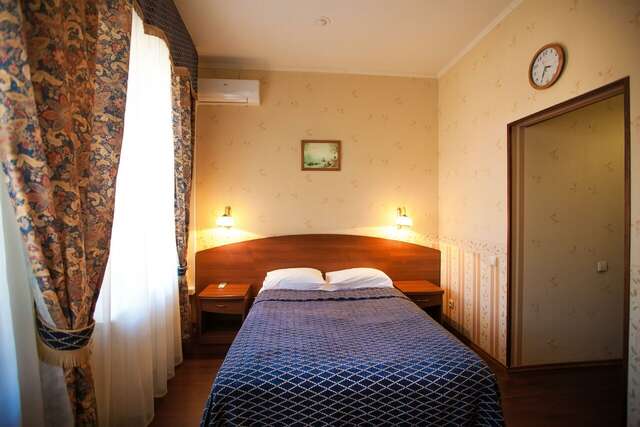 Гостиница Купеческий клуб Бор-183